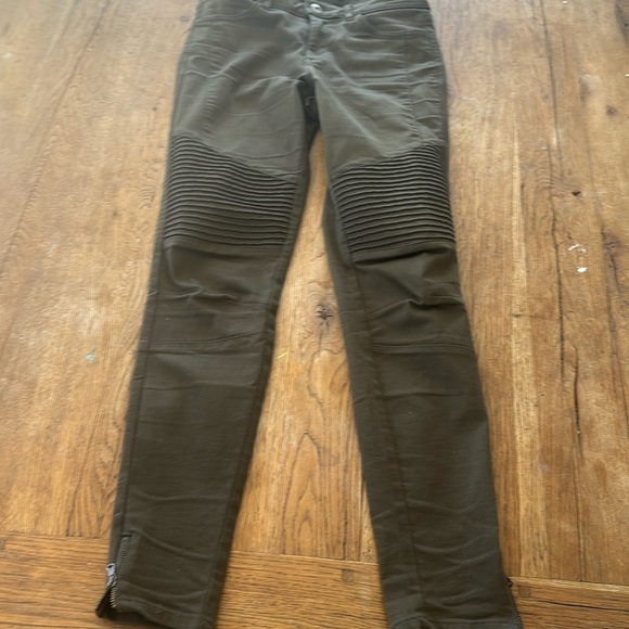 Zara Denim - Zara Green Skinny Jeans with Moto-Inspired Details